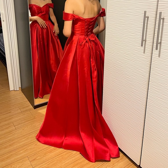 Brilliant red princess gown - Picture 2 of 3